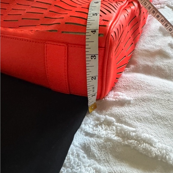 Alexander McQueen Coral Laser-Cut Tote - Picture 5 of 6